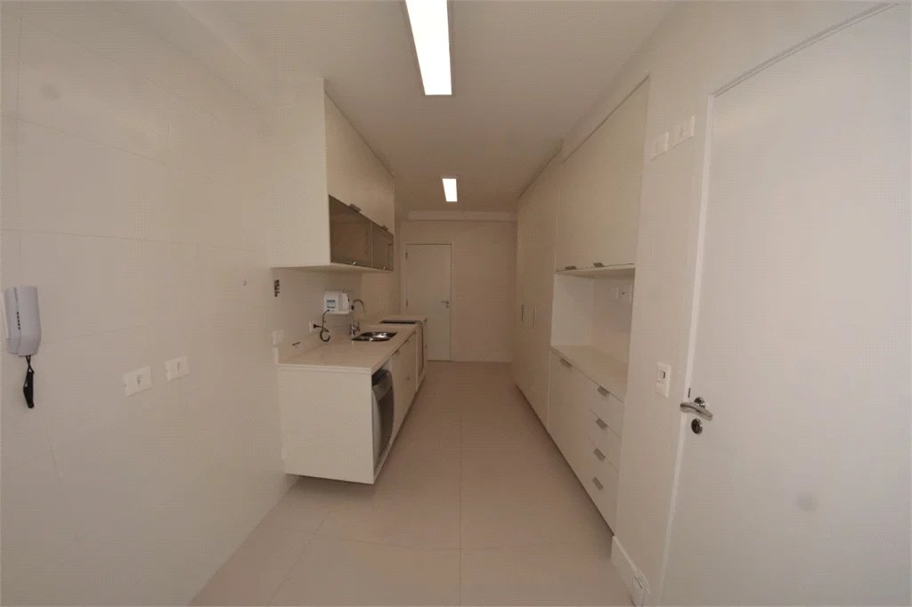 Apartamento à venda com 3 suítes em Vila Romana, São Paulo, SP