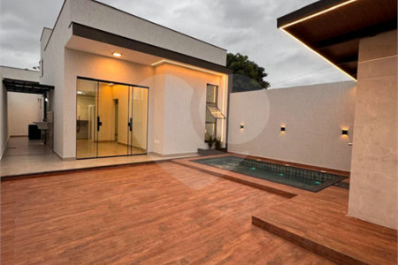Casa à venda com 2 quartos, sendo 1 suíte, em Guriri, Cabo Frio, RJ
