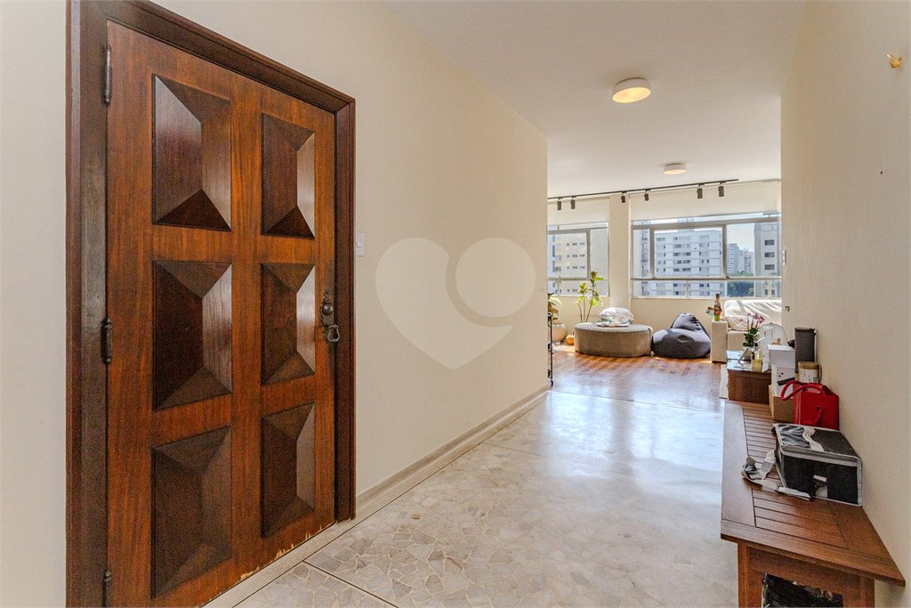 Apartamento à venda com 4 quartos, sendo 1 suíte, em Santa Cecília, São Paulo, SP