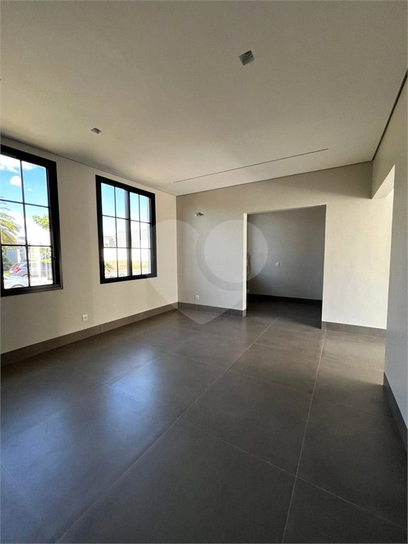 Casa à venda com 4 quartos, sendo 2 suítes,  no condomínio Florais Itália, Cuiabá - MT
