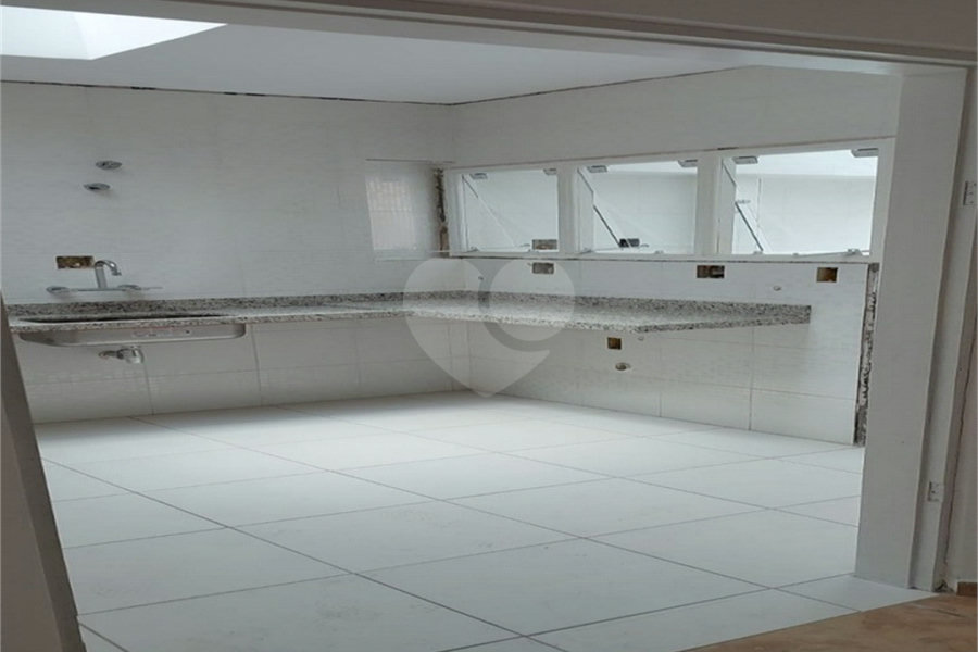 Sobrado à venda com 3 quartos, sendo 2 suítes, em Vila Paulicéia, São Paulo, SP