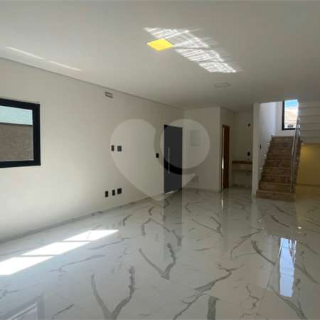 Sobrado à venda com 3 suítes em Vila Petrópolis, Atibaia, SP