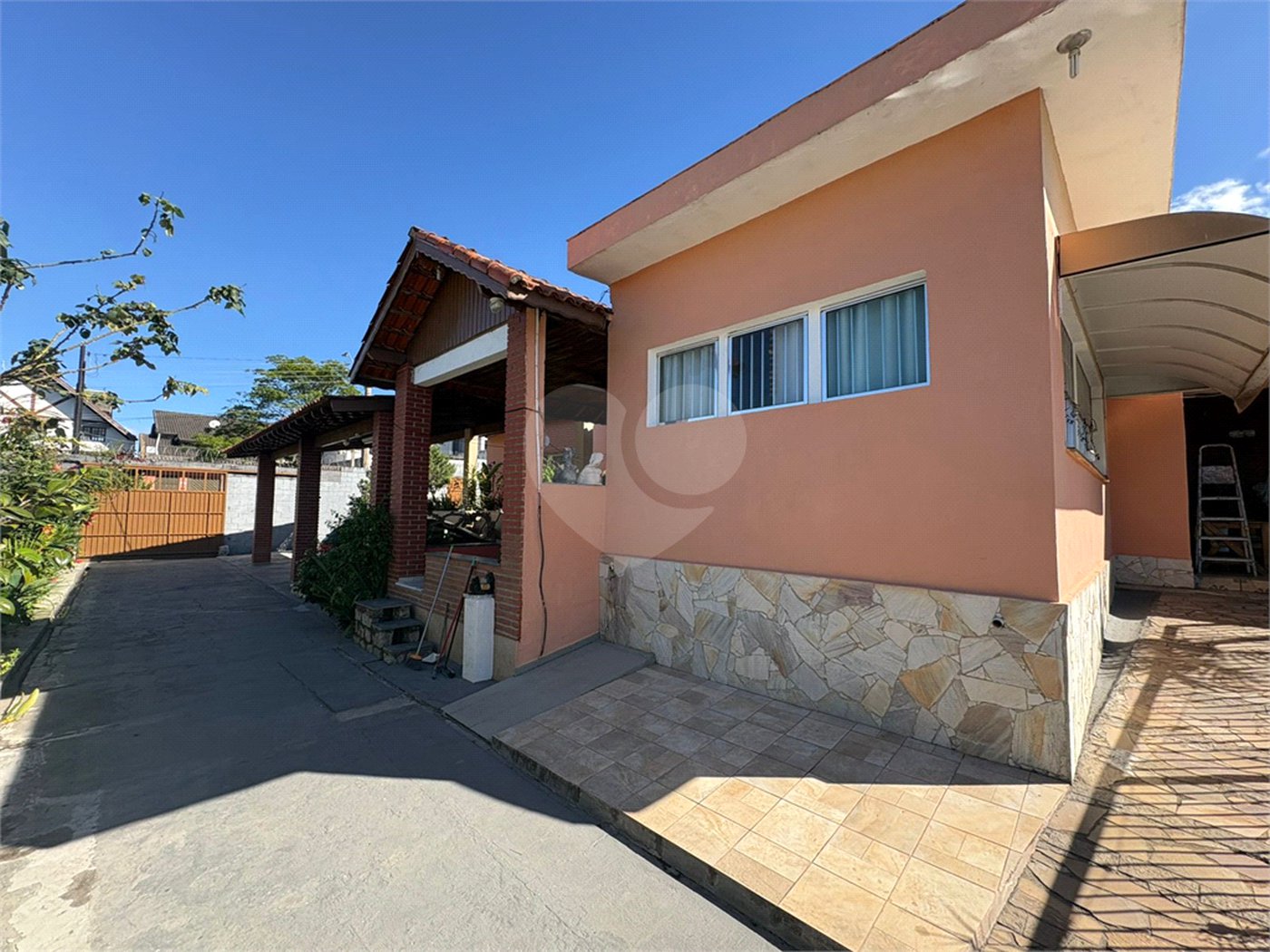 Casa Térrea à venda com 3 quartos em Vila Áurea, Poá, SP