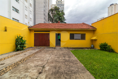 Sobrado à venda com 4 quartos, sendo 1 suíte, em Campo Belo, São Paulo, SP