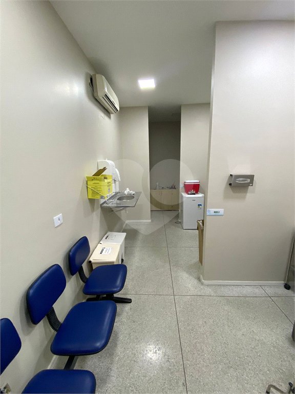 Salão para alugar em Vila Romanópolis, Ferraz de Vasconcelos, SP