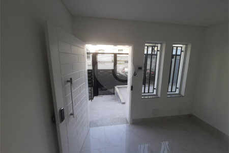 Sobrado à venda com 4 quartos, sendo 3 suítes, em Vila Paulicéia, São Paulo, SP