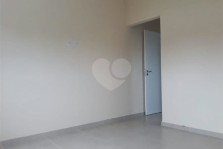 Apartamento à venda com 2 quartos, sendo 1 suíte,  em Jardim Brasil, São Roque, SP