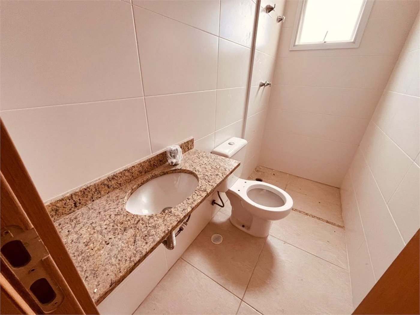 Apartamento com Varanda Gourmet em Condomínio Clube na Enseada – 2 Dormitórios
