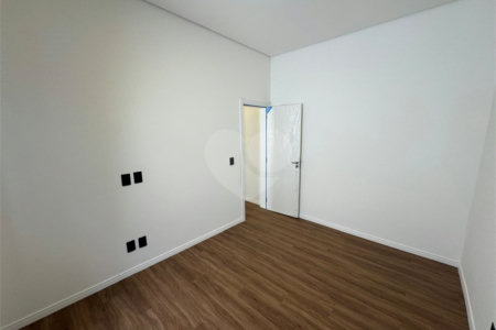 Linda casa a venda no condomínio Villeneuve