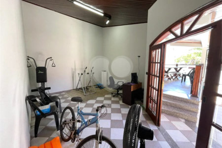Casa à venda com 6 quartos, sendo 1 suíte, no condomínio Granja Olga I, Sorocaba - SP