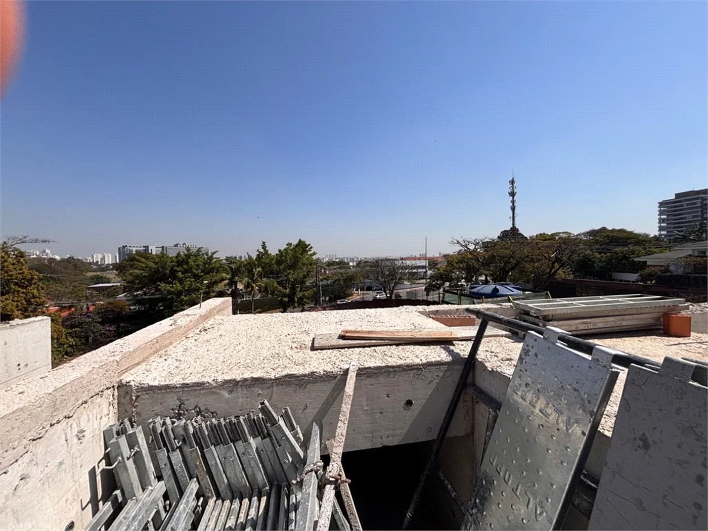 Casa à venda com 4 suítes no condomínio Casa Jardim Paineiras, São Paulo - SP