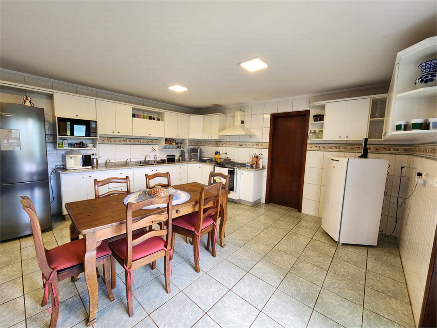 Casa à venda com 5 suítes no condomínio Suíça da Cantareira, Mairiporã - SP