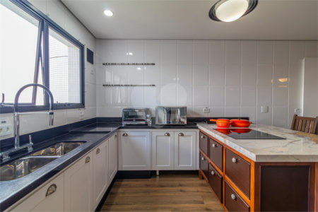 Apartamento à venda com 4 suítes em Jardim Marajoara, São Paulo, SP