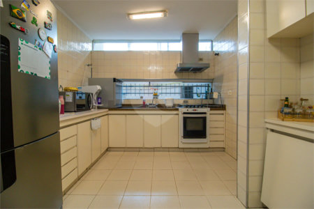 Casa à venda com 3 quartos, sendo 1 suíte, em Alto da Boa Vista, São Paulo, SP