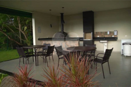 Casa à venda com 3 quartos, sendo 1 suíte,  no condomínio Residencial Club Entresseras, Santa Isabel - SP