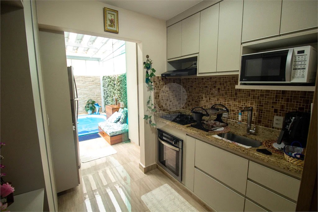 Casa à venda com 3 quartos, sendo 1 suíte, no condomínio Village Christian, São Roque - SP