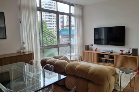 Apartamento à venda com 2 quartos em Moema, São Paulo, SP