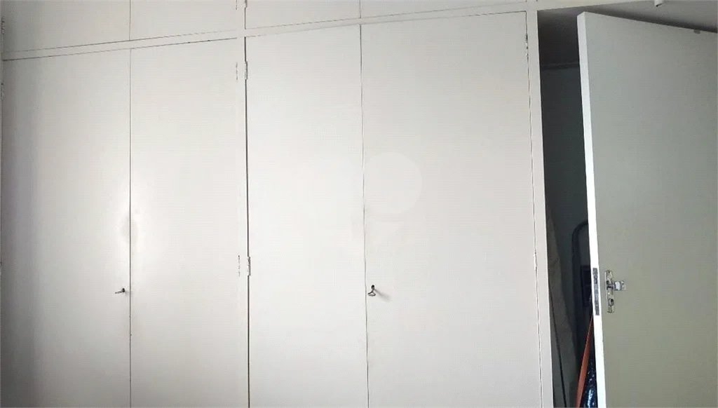Apartamento com três dormitórios no Bom Retiro.