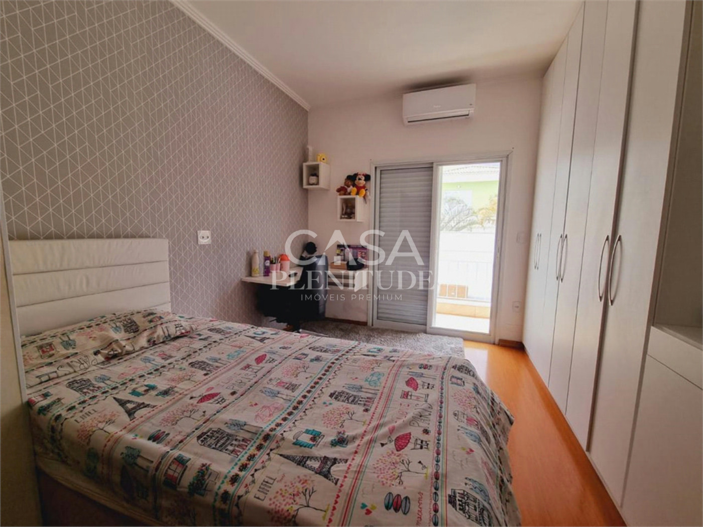 Sobrado à venda com 3 quartos, sendo 1 suíte, em Parque Residencial Villa dos Inglezes, Sorocaba, SP