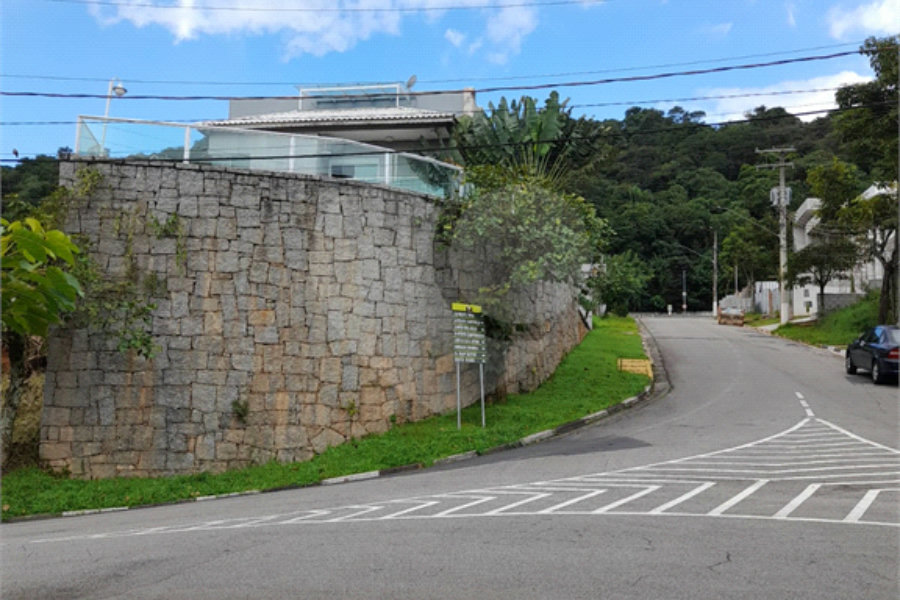 Terreno à venda no condomínio Itaguaçu da Cantareira, São Paulo - SP