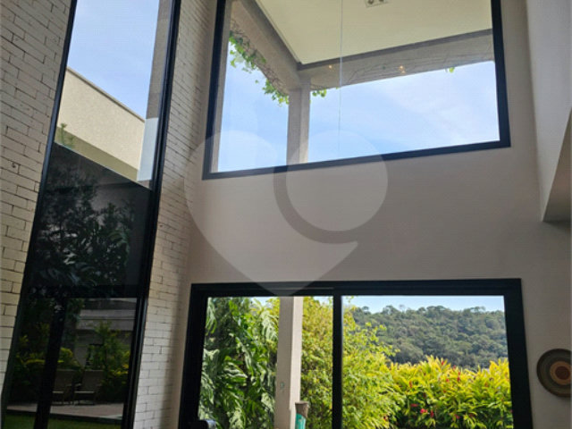 Casa à venda com 4 suítes no condomínio Residencial Itahyê, Santana de Parnaíba - SP