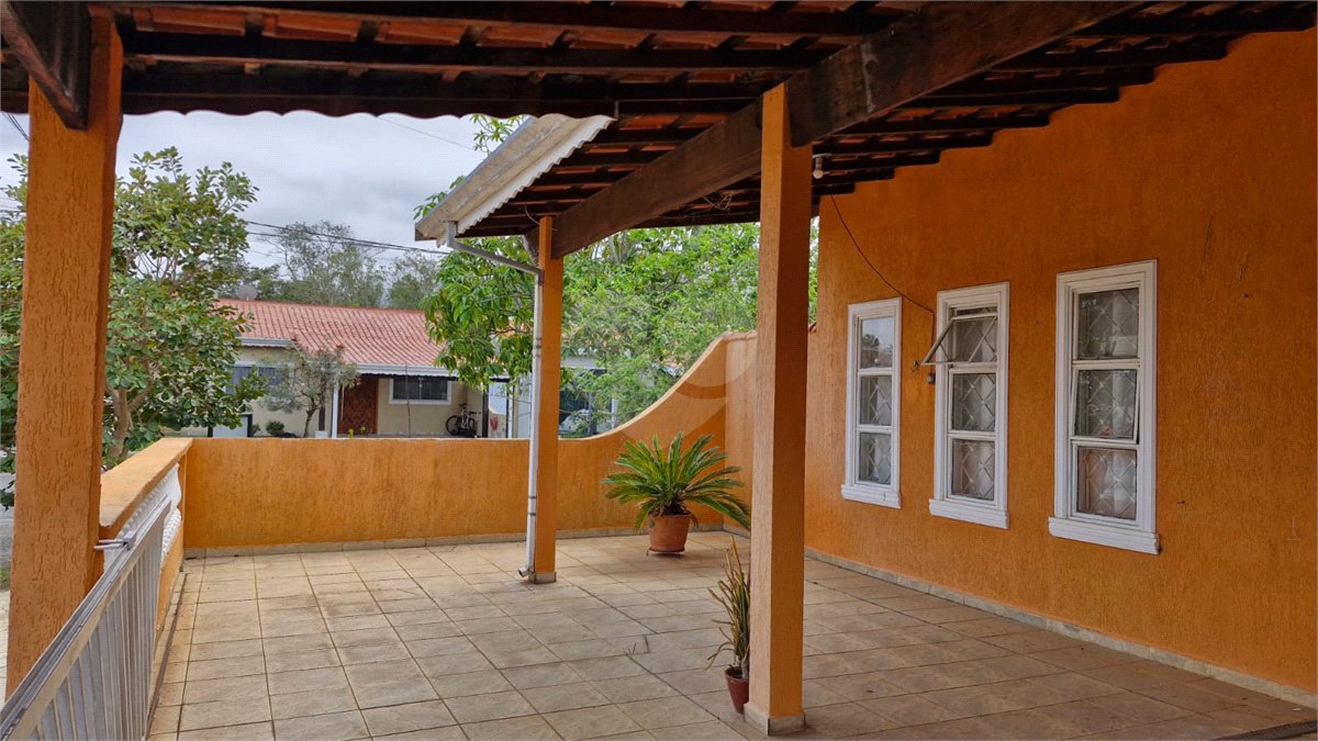 Casa para alugar com 3 quartos, sendo 1 suíte, no condomínio Santa Mônica, Atibaia - SP