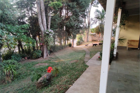 Chácara à venda com 4 quartos, sendo 1 suíte, em Vila Santa Helena, Atibaia, SP