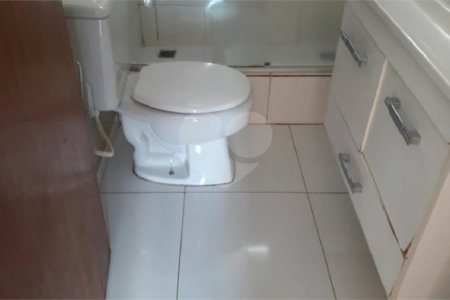 Casa térrea no Condomínio Samambaia.