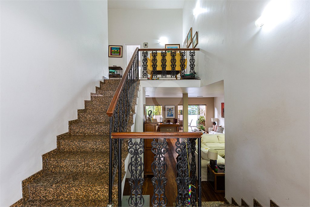 Sobrado à venda com 4 quartos, sendo 2 suítes,  em Vila Madalena, São Paulo, SP