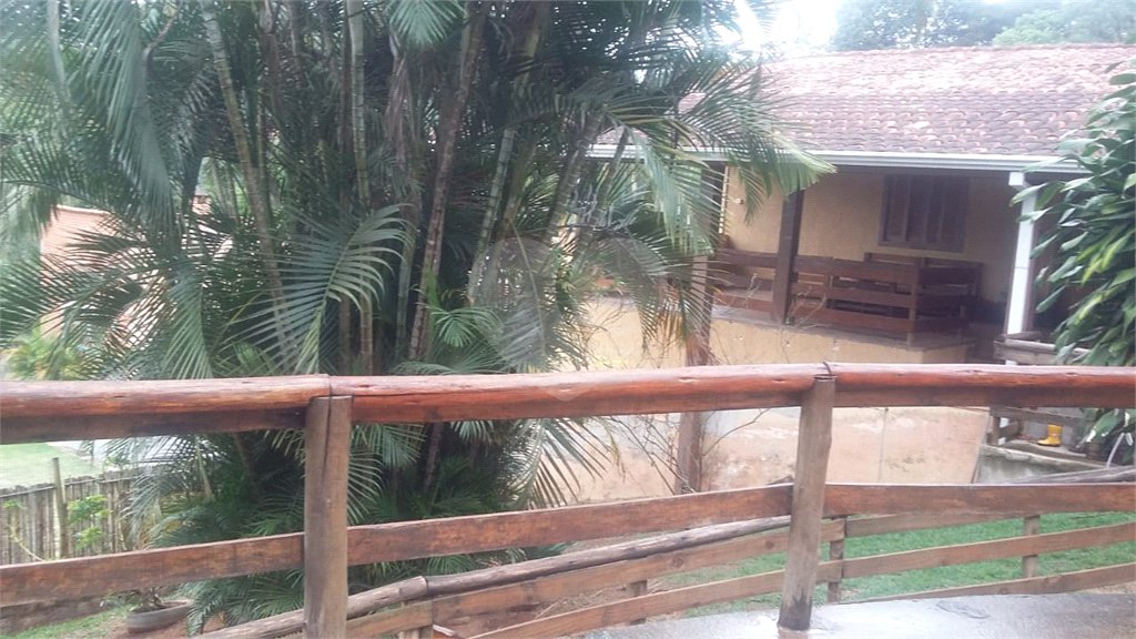 Casa à venda com 6 quartos, sendo 4 suítes, no condomínio Recanto dos Palmares, Atibaia - SP