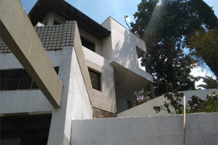 Sobrado à venda com 4 quartos, sendo 3 suítes, em Morumbi, São Paulo, SP