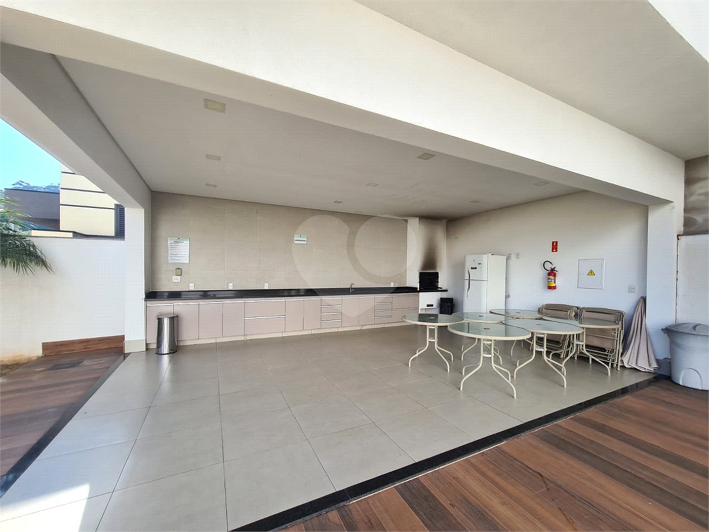 Casa à venda com 3 suítes no condomínio Reserva dos Jatobás, Louveira - SP