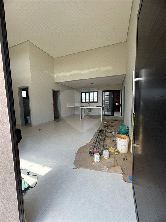 Casa à venda com 3 quartos, sendo 1 suíte, no condomínio Reserva Central Parque, Salto - SP