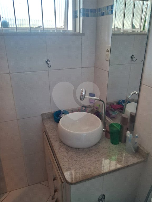 Casa à venda com 3 quartos, sendo 2 suítes, no condomínio Rio Bon, Rio de Janeiro - RJ