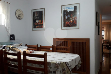 Sobrado à venda com 5 quartos, sendo 1 suíte, em Jardim Caravelas, São Paulo, SP