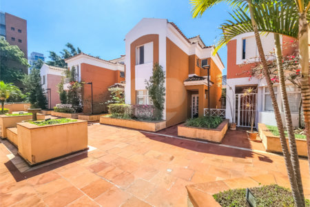 Casa à venda com 4 quartos, sendo 2 suítes, em Alto da Boa Vista, São Paulo, SP