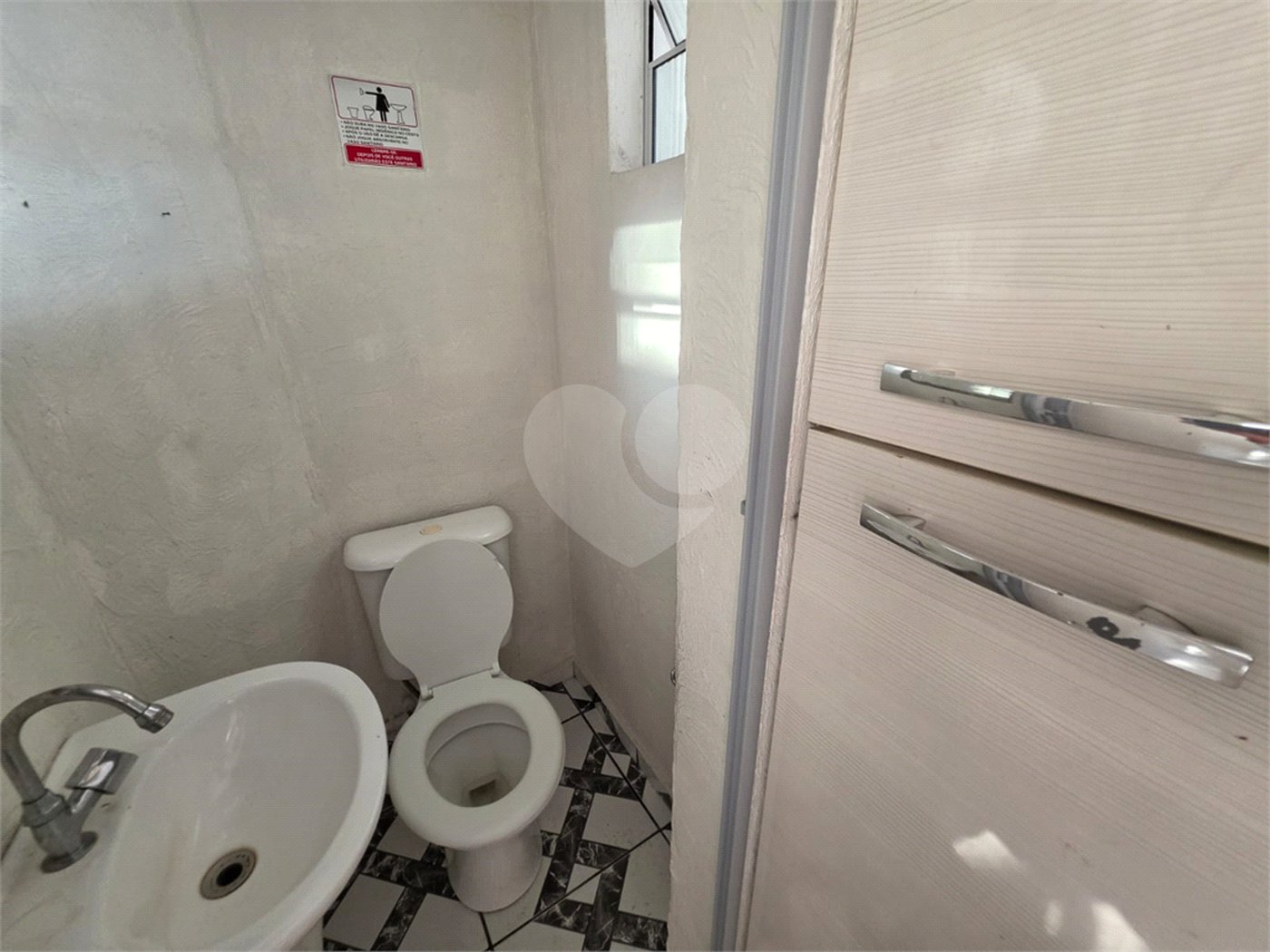 Salão à venda ou para alugar com 3 quartos, sendo 1 suíte, em Jardim Monjolo, São Paulo, SP