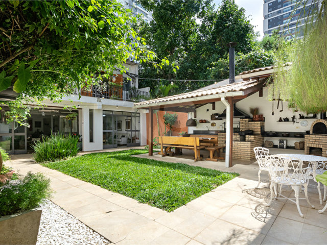 Casa para alugar com 5 quartos, sendo 2 suítes,  em Brooklin, São Paulo, SP