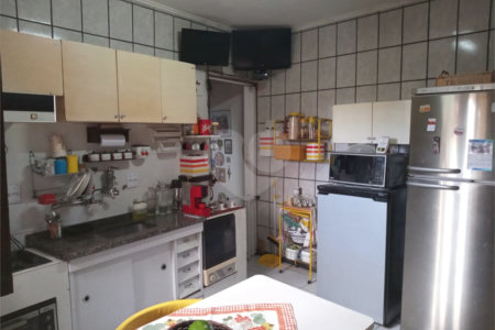 Sobrado à venda com 3 quartos, sendo 1 suíte,  em Vila Caputera, Mogi das Cruzes, SP