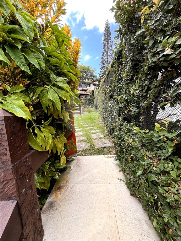 Casa à venda com 6 quartos, sendo 5 suítes,  em Alto de Búzios, Armação dos Búzios, RJ