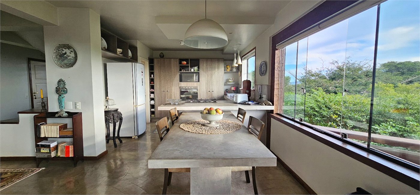 Casa à venda com 4 quartos, sendo 3 suítes, em João Fernandes, Armação dos Búzios, RJ