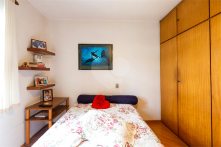 Casa à venda com 4 quartos, sendo 2 suítes, em Campo Belo, São Paulo, SP