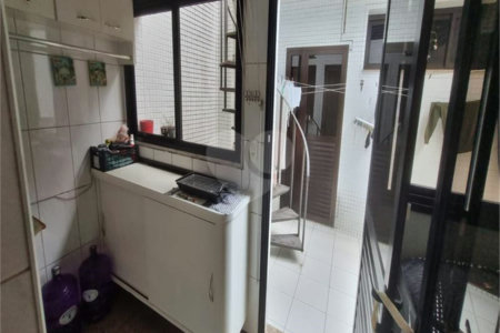 Sobrado à Venda na Aclimação - 150 m² - 2 Salas, 3 Dorms, 2 Vagas.