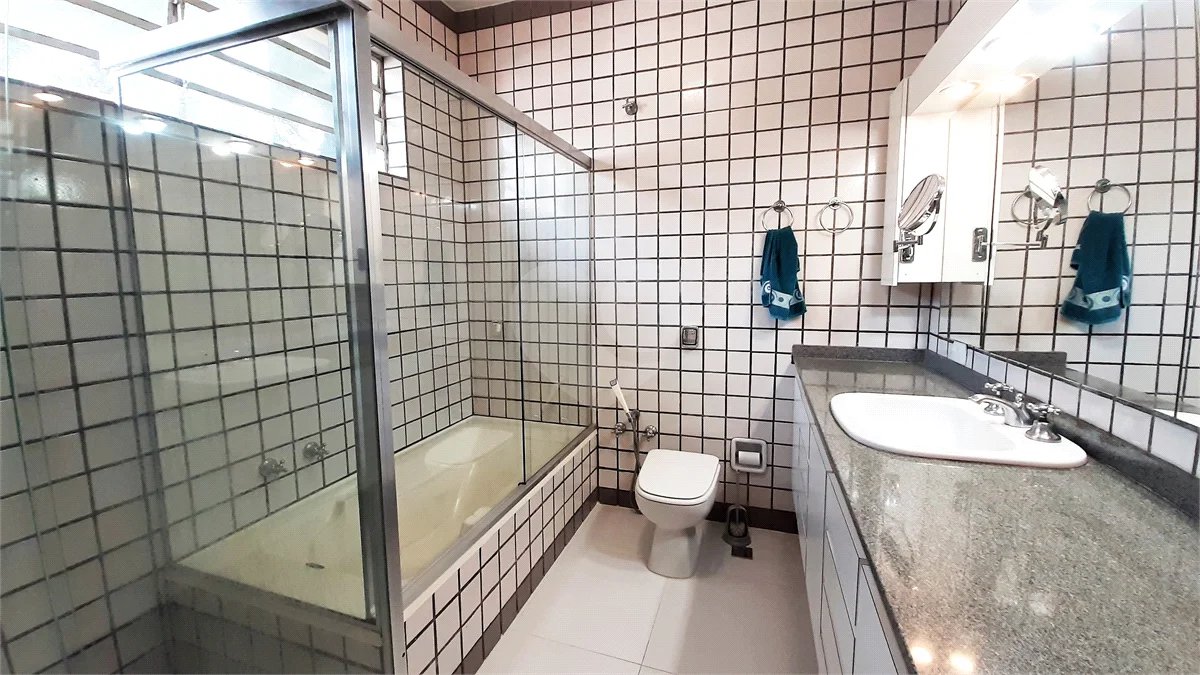 Sobrado à venda ou para alugar com 3 quartos, sendo 2 suítes, em Brooklin, São Paulo, SP