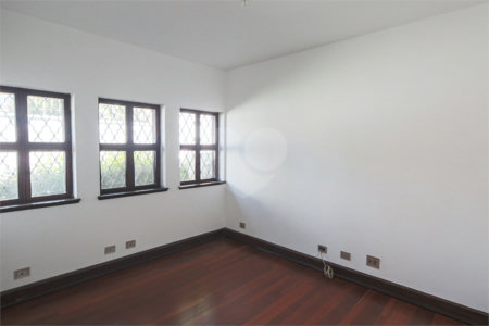 Casa Térrea à venda ou para alugar com 4 quartos, sendo 3 suítes, em Alto da Boa Vista, São Paulo, SP