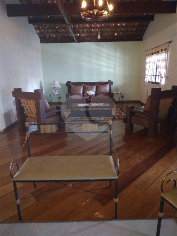 Casa à venda com 4 quartos, sendo 3 suítes,  em Vila Áurea, Poá, SP