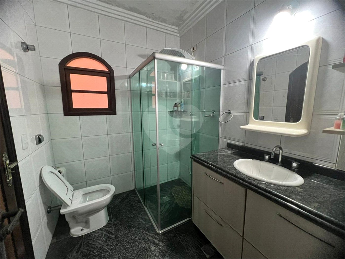 Sobrado à venda ou para alugar com 3 quartos, sendo 2 suítes,  em Arujázinho Iv, Arujá, SP