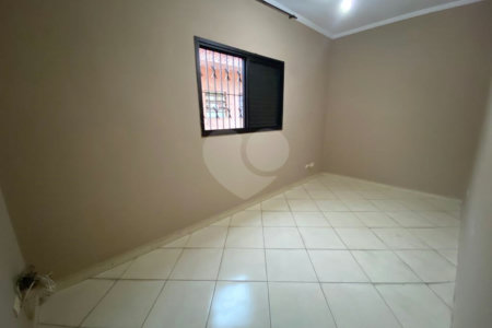 Casa à venda com 3 quartos, sendo 1 suíte, em Vila Valença, São Vicente, SP