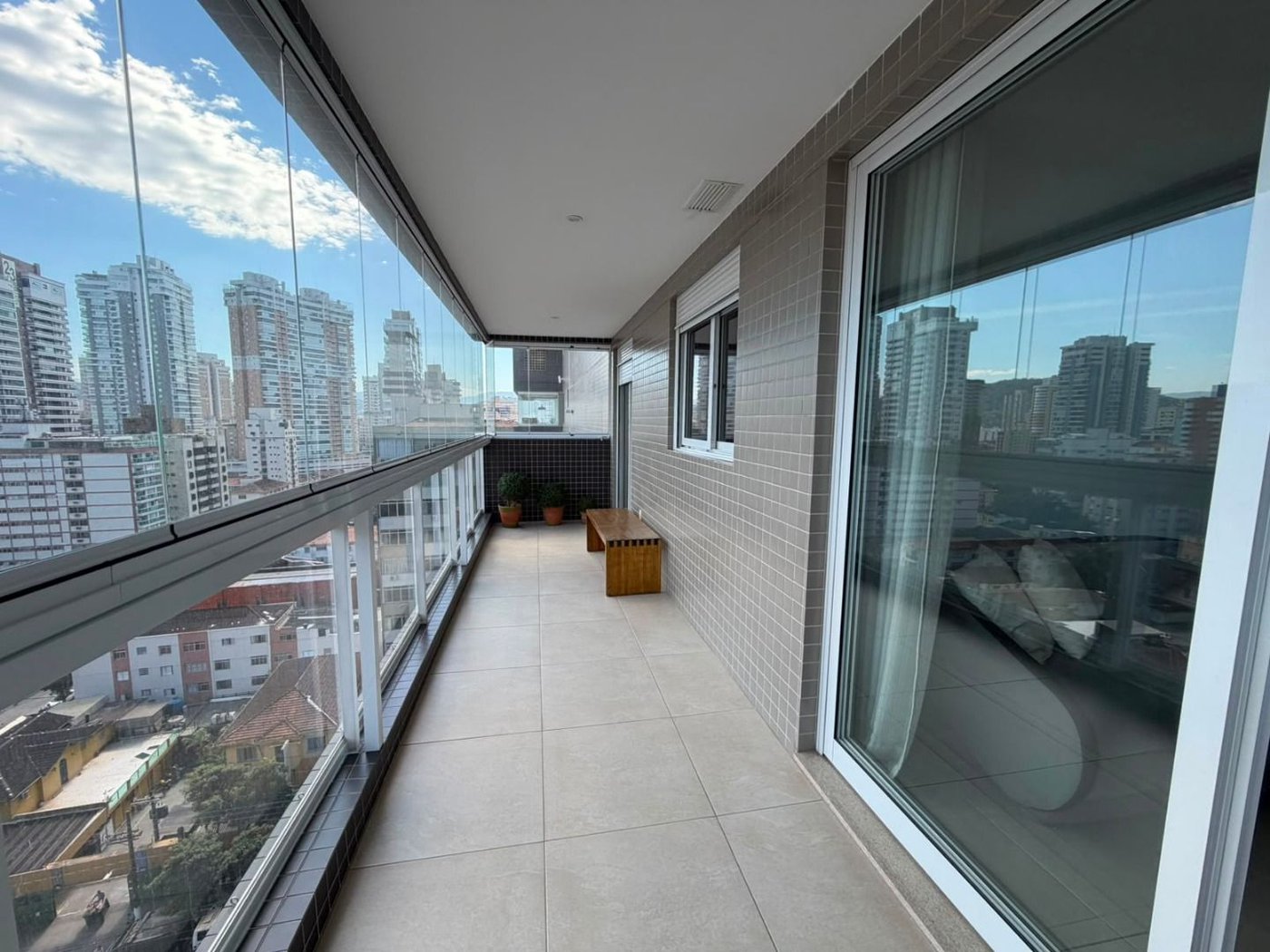 Apartamento com 2 dormitórios à venda, 72 m² por R$ 1.350.000,00 - Gonzaga - Santos/SP