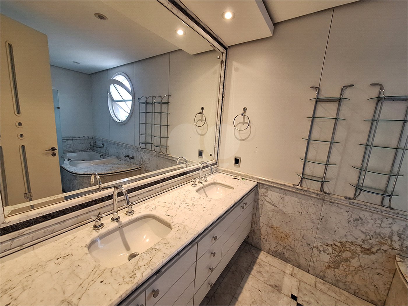 Casa à venda com 4 suítes no condomínio Villagio DI Sopra, São Paulo - SP